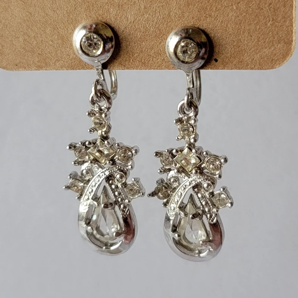 Vintage Signed Lustern Designer Earrings Screwback Rhinestone Accent